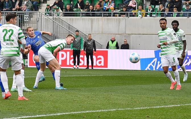 02 11 2024, xhbx, Fußball 2 Bundesliga, Spvgg Greuther Fuerth SV Darmstadt 98 emspor, v l Goal scored, Tor zum 0 2 Fynn Lakenmacher SV Darmstadt 98 , Luca Itter Spvgg Greuther Fürth DFL DFB REGULATIONS PROHIBIT ANY USE OF PHOTOGRAPHS as IMAGE SEQUENCES and or QUASI VIDEO Fuerth
