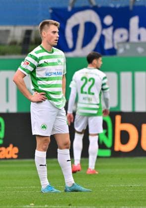 02 11 2024 Soccer Season 2024 2025 2 Soccer Bundesliga 11 Matchday SpVgg Greuther Fürth Kleeblatt SV Darmstadt 98 SVD Lilien Sportfoto Zink MeZi xmexzix DFL regulations prohibit any use of photographs as image sequences and or quasi video only for editorial use Gian Luca Gian Luca Itter 27, SpVgg Greuther Fürth Nemanja Motika 22, SpVgg Greuther Fürth disappointed disappointment