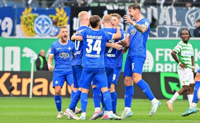 02 11 2024 Soccer Season 2024 2025 2 Soccer Bundesliga 11 Matchday SpVgg Greuther Fürth Kleeblatt SV Darmstadt 98 SVD Lilien Sportfoto Zink MeZi xmexzix DFL regulations prohibit any use of photographs as image sequences and or quasi video only for editorial use Torjubel Jubel Freude nach Treffer Torschuß zum 0 3 durch Isac Lidberg 7, SV Darmstadt 98 D98 SV98