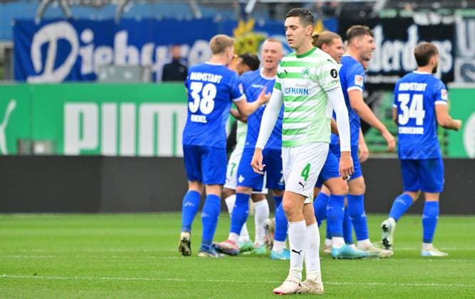 02 11 2024 Soccer Season 2024 2025 2 Soccer Bundesliga 11 Matchday SpVgg Greuther Fürth Kleeblatt SV Darmstadt 98 SVD Lilien Sportfoto Zink MeZi xmexzix DFL regulations prohibit any use of photographs as image sequences and or quasi video only for editorial use Damian Michalski 4, SpVgg Greuther Fürth disappointed disappointment after conceding goal to 0 3