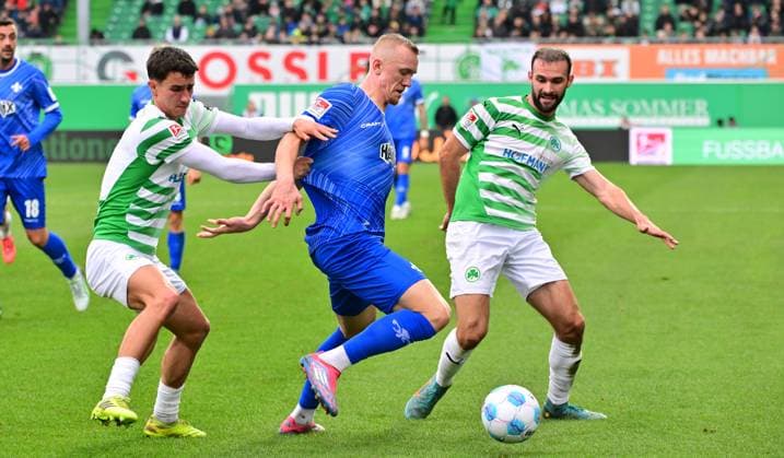 02 11 2024 Soccer Season 2024 2025 2 Soccer Bundesliga 11 Matchday SpVgg Greuther Fürth Kleeblatt SV Darmstadt 98 SVD Lilien Sportfoto Zink MeZi xmexzix DFL regulations prohibit any use of photographs as image sequences and or quasi video only for editorial use Marco Meyerhöfer Meyerhoefer 18, SpVgg Greuther Fürth Isac Lidberg 7, SV Darmstadt 98 D98 SV98 Simon Asta 2, SpVgg Greuther Fürth, rechts