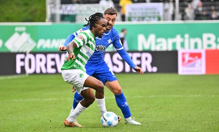 02 11 2024 Soccer Season 2024 2025 2 Soccer Bundesliga 11 Matchday SpVgg Greuther Fürth Kleeblatt SV Darmstadt 98 SVD Lilien Sportfoto Zink xwoxzix DFL regulations prohibit any use of photographs as image sequences and or quasi video only for editorial use Noel Futkeu 9, SpVgg Greuther Fürth vor Philipp Förster 18, SV Darmstadt 98 D98 SV98