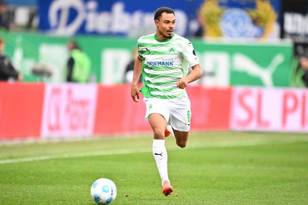 02 11 2024 Soccer Season 2024 2025 2 Soccer Bundesliga 11 Matchday SpVgg Greuther Fürth Kleeblatt SV Darmstadt 98 SVD Lilien Sportfoto Zink xwoxzix DFL regulations prohibit any use of photographs as image sequences and or quasi video only for editorial use Sacha Banse Bansé 6, SpVgg Greuther Fürth