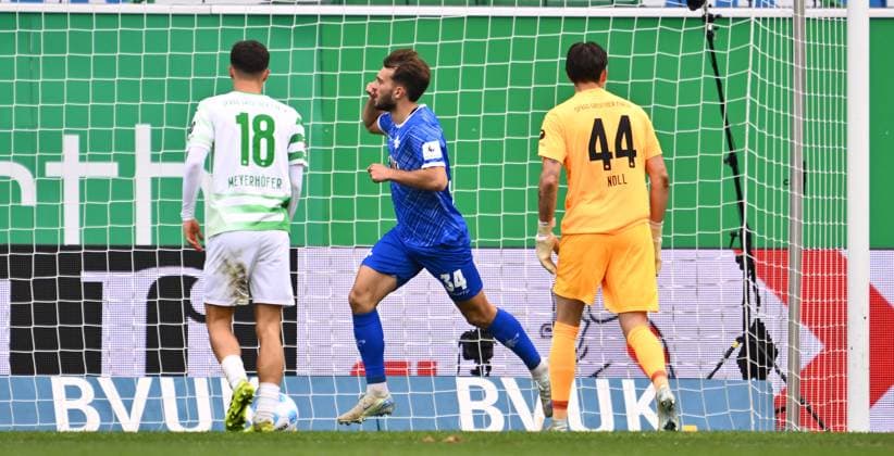 02 11 2024 Soccer Season 2024 2025 2 Soccer Bundesliga 11 Matchday SpVgg Greuther Fürth Kleeblatt SV Darmstadt 98 SVD Lilien Sportfoto Zink xwoxzix DFL regulations prohibit any use of photographs as image sequences and or quasi video only for editorial use Torjubel Jubel nach Treffer Torschuß zum 0 4 durch Killian Corredor 34, SV Darmstadt 98 D98 SV98 Marco Meyerhöfer Meyerhoefer 18, SpVgg Greuther Fürth Nahuel Noll 44, SpVgg Greuther Fürth geschlagen