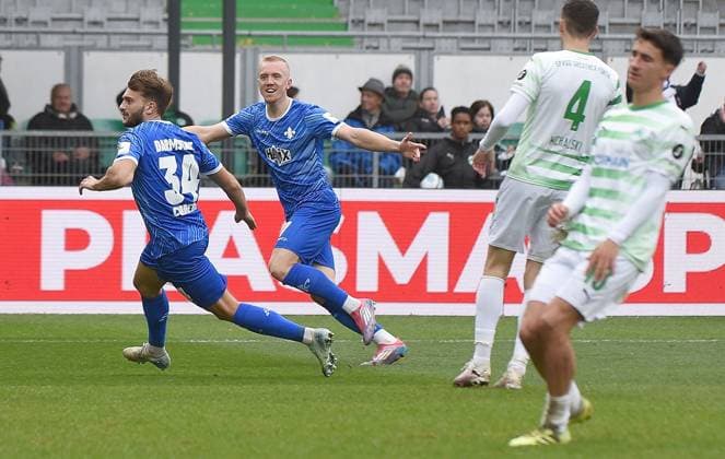 02 11 2024, xhbx, Fußball 2 Bundesliga, Spvgg Greuther Fuerth SV Darmstadt 98 emspor, v l Torjubel, Goal celebration, celebrate the goal 0 4 Killian Corredor SV Darmstadt 98 DFL DFB REGULATIONS PROHIBIT ANY USE OF PHOTOGRAPHS as IMAGE SEQUENCES and or QUASI VIDEO Fuerth