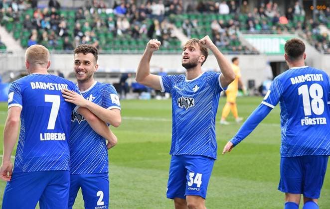 02 11 2024, xhbx, Fußball 2 Bundesliga, Spvgg Greuther Fuerth SV Darmstadt 98 emspor, v l Torjubel, Goal celebration, celebrate the goal 0 4 Killian Corredor SV Darmstadt 98 DFL DFB REGULATIONS PROHIBIT ANY USE OF PHOTOGRAPHS as IMAGE SEQUENCES and or QUASI VIDEO Fuerth