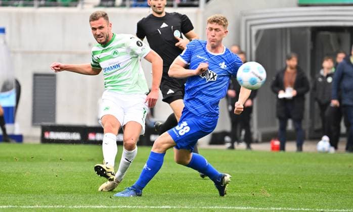 02 11 2024 Soccer Season 2024 2025 2 Soccer Bundesliga 11 Matchday SpVgg Greuther Fürth Kleeblatt SV Darmstadt 98 SVD Lilien Sportfoto Zink xwoxzix DFL regulations prohibit any use of photographs as image sequences and or quasi video only for editorial use Dennis Srbeny 7, SpVgg Greuther Fürth Clemens Riedel 38, SV Darmstadt 98 D98 SV98