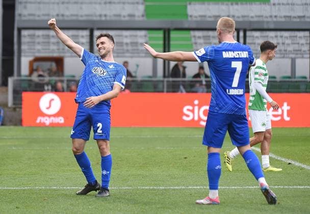02 11 2024, xhbx, Fußball 2 Bundesliga, Spvgg Greuther Fuerth SV Darmstadt 98 emspor, v l Torjubel, Goal celebration, celebrate the goal 0 5 durch Segio Lopez SV Darmstadt 98 DFL DFB REGULATIONS PROHIBIT ANY USE OF PHOTOGRAPHS as IMAGE SEQUENCES and or QUASI VIDEO Fuerth