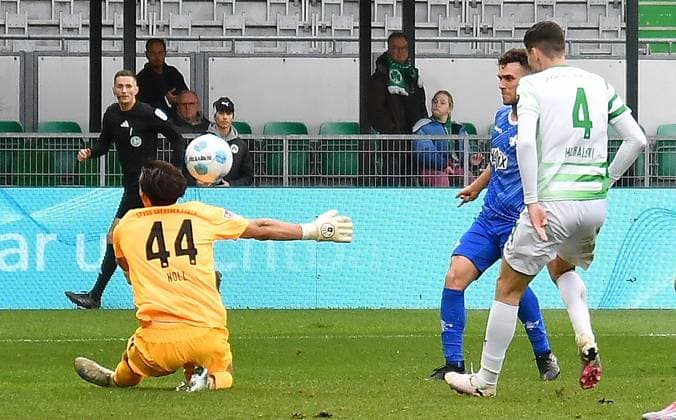 02 11 2024, xhbx, Fußball 2 Bundesliga, Spvgg Greuther Fuerth SV Darmstadt 98 emspor, v l Goal scored, Tor zum 0 5 Nahuel Noll Spvgg Greuther Fuerth , Segio Lopez SV Darmstadt 98 , Damian Michalski Spvgg Greuther Fürth DFL DFB REGULATIONS PROHIBIT ANY USE OF PHOTOGRAPHS as IMAGE SEQUENCES and or QUASI VIDEO Fuerth