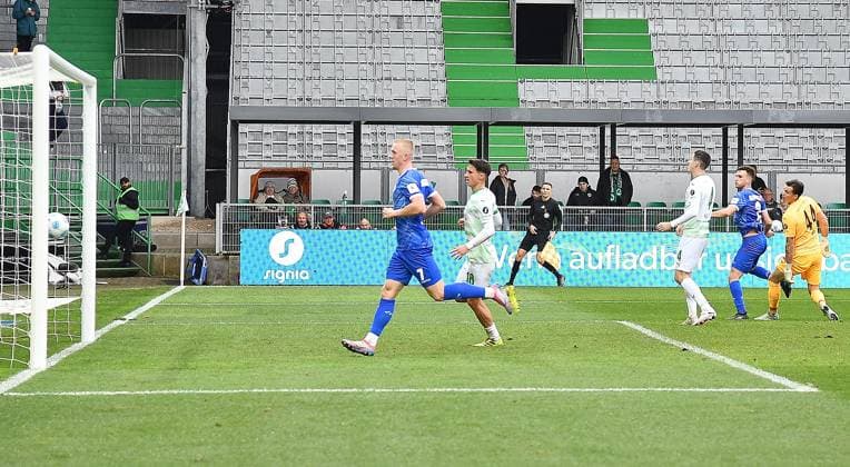 02 11 2024, xhbx, Fußball 2 Bundesliga, Spvgg Greuther Fuerth SV Darmstadt 98 emspor, v l Goal scored, Tor zum 0 5 durch Segio Lopez SV Darmstadt 98 DFL DFB REGULATIONS PROHIBIT ANY USE OF PHOTOGRAPHS as IMAGE SEQUENCES and or QUASI VIDEO Fuerth