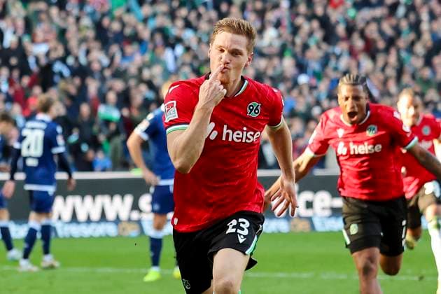 Marcel Halstenberg Hannover 96 celebrates his goal for 2 1, 2 Bundesliga, Hannover 96 vs Karlsruher SC, Heinz von Heiden Arena, November 02, 2024 in Hanover, Germany Photo by Marco Steinbrenner DeFodi Images Marcel Halstenberg Hannover 96 celebrates after scoring his teams second goal, 2 Bundesliga, Hannover 96 vs Karlsruher SC, Heinz von Heiden Arena, November 2, 2024 in Hanover, Germany Photo by Marco Steinbrenner DeFodi Images DFB DFL REGULATIONS PROHIBIT ANY USE OF PHOTOGRAPHS AS IMAGE SEQUENCES AND OR QUASI VIDEO not used in POL SRB CRO FRA GBR NED ITA USA Defodi 700 hannover ksc 20241102 060 Defodi-700 not used in POL SRB CRO FRA GBR NED ITA USA DFB DFL REGULATIONS PROHIBIT ANY USE OF PHOTOGRAPHS AS IMAGE SEQUENCES AND OR QUASI-VIDEO.