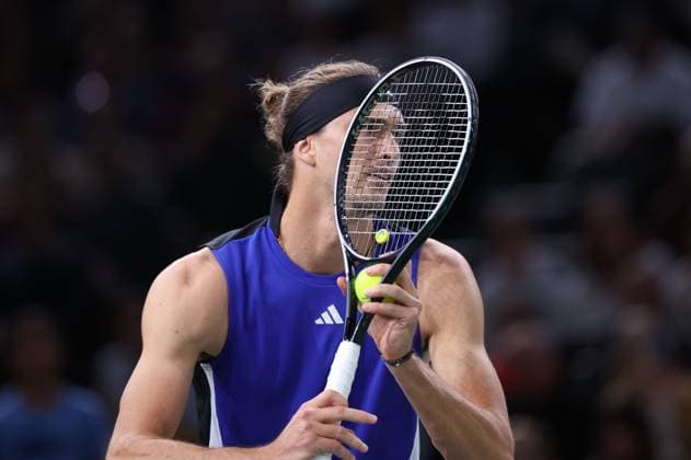 ROLEX PARIS MASTERS TENNIS 2024 Thierry Larret Maxppp. Tennis. Rolex Paris Masters. Accorhotels Arena, Paris (75), Le 2 Novembre 2024.Demi-finale : Holger RUNE (DEN) vs Alexander ZVEREV (GER). Paris (75) ACCORHOTELS ARENA ILE DE FRANCE FRANCE  Copyright: xMAXPPPxThierryxLarretx TL_20241102_9003 0777657482st