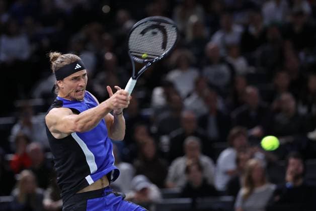 ROLEX PARIS MASTERS TENNIS 2024 Thierry Larret Maxppp. Tennis. Rolex Paris Masters. Accorhotels Arena, Paris (75), Le 2 Novembre 2024.Demi-finale : Holger RUNE (DEN) vs Alexander ZVEREV (GER). Paris (75) ACCORHOTELS ARENA ILE DE FRANCE FRANCE  Copyright: xMAXPPPxThierryxLarretx TL_20241102_9005 0777657490st