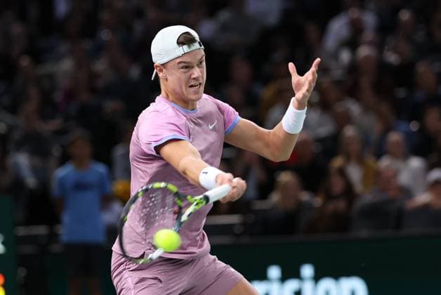 ROLEX PARIS MASTERS TENNIS 2024 Thierry Larret Maxppp. Tennis. Rolex Paris Masters. Accorhotels Arena, Paris (75), Le 2 Novembre 2024.Demi-finale : Holger RUNE (DEN) vs Alexander ZVEREV (GER). Paris (75) ACCORHOTELS ARENA ILE DE FRANCE FRANCE  Copyright: xMAXPPPxThierryxLarretx TL_20241102_9006 0777657493st