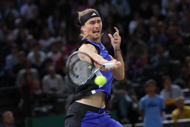 ROLEX PARIS MASTERS TENNIS 2024 Thierry Larret Maxppp. Tennis. Rolex Paris Masters. Accorhotels Arena, Paris (75), Le 2 Novembre 2024.Demi-finale : Holger RUNE (DEN) vs Alexander ZVEREV (GER). Paris (75) ACCORHOTELS ARENA ILE DE FRANCE FRANCE  Copyright: xMAXPPPxThierryxLarretx TL_20241102_9012 0777657513st