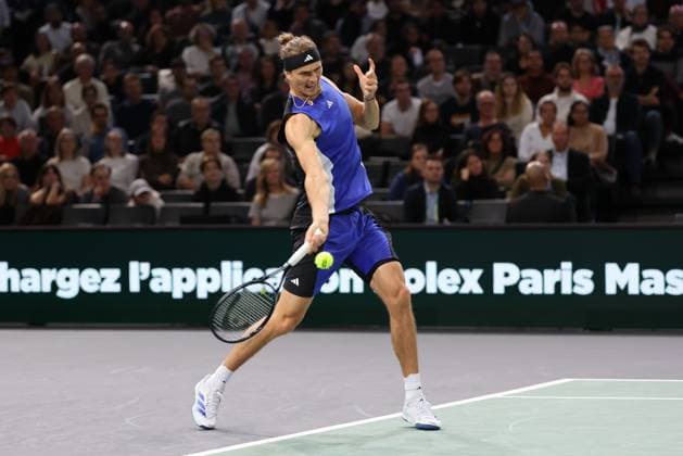 ROLEX PARIS MASTERS TENNIS 2024 Thierry Larret Maxppp. Tennis. Rolex Paris Masters. Accorhotels Arena, Paris (75), Le 2 Novembre 2024.Demi-finale : Holger RUNE (DEN) vs Alexander ZVEREV (GER). Paris (75) ACCORHOTELS ARENA ILE DE FRANCE FRANCE  Copyright: xMAXPPPxThierryxLarretx TL_20241102_9013 0777657538st
