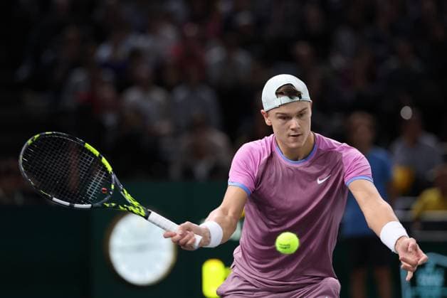 ROLEX PARIS MASTERS TENNIS 2024 Thierry Larret Maxppp. Tennis. Rolex Paris Masters. Accorhotels Arena, Paris (75), Le 2 Novembre 2024.Demi-finale : Holger RUNE (DEN) vs Alexander ZVEREV (GER). Paris (75) ACCORHOTELS ARENA ILE DE FRANCE FRANCE  Copyright: xMAXPPPxThierryxLarretx TL_20241102_9016 0777657541st