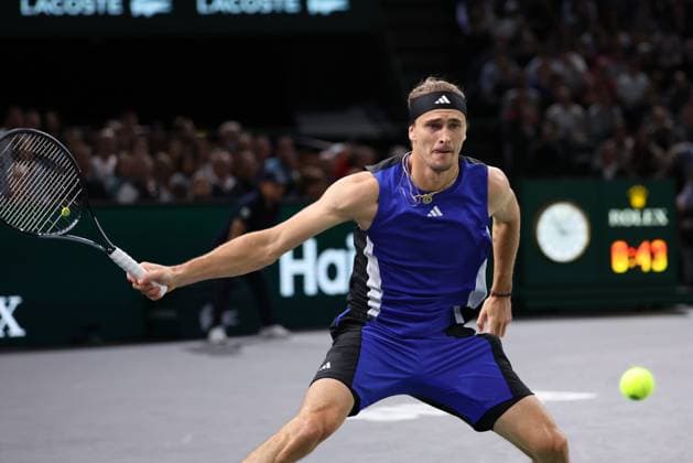 ROLEX PARIS MASTERS TENNIS 2024 Thierry Larret Maxppp. Tennis. Rolex Paris Masters. Accorhotels Arena, Paris (75), Le 2 Novembre 2024.Demi-finale : Holger RUNE (DEN) vs Alexander ZVEREV (GER). Paris (75) ACCORHOTELS ARENA ILE DE FRANCE FRANCE  Copyright: xMAXPPPxThierryxLarretx TL_20241102_9019 0777657546st