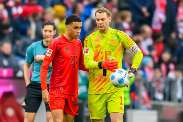 GER, DFB, FC Bayern Muenchen vs 1 FC Union Berlin 02 11 2024, Allianz Arena, Muenchen, GER, DFB, FC Bayern Muenchen vs 1 FC Union Berlin, in the picture Jamal Musiala FCB 42 with Manuel Neuer FCB 1 nordphotoxGmbHx xStraubmeier nph00004