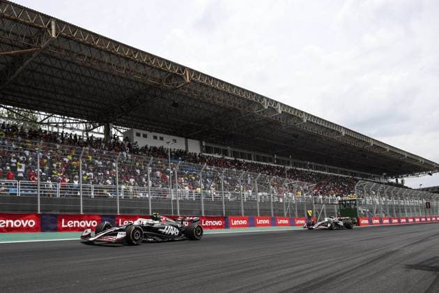 27 HULKENBERG Nico (ger), Haas F1 Team VF-24 Ferrari, 50 BEARMAN Ollie (gbr), Haas F1 Team VF-24 Ferrari, action during the Formula 1 Grande Premio de Sao Paulo 2024, 21th round of the 2024 Formula One World Championship, WM, Weltmeisterschaft from November 1 to 3, 2024 on the Interlagos Circuit, in Sao Paulo, Brazil - F1 - SAO PAULO GRAND PRIX 2024 DPPI Panoramic 241102_R21_BRASILE_DP_XB3_2194