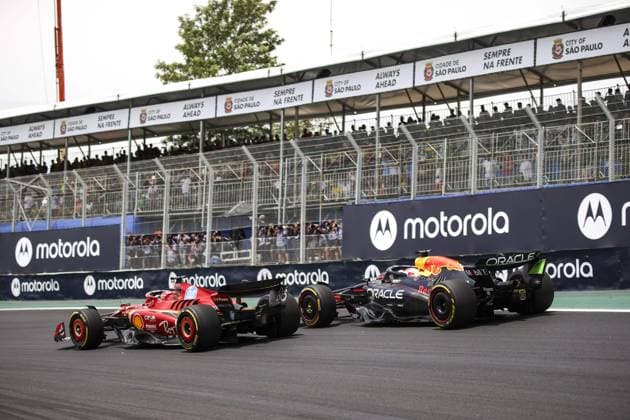 16 LECLERC Charles (mco), Scuderia Ferrari SF-24, 01 VERSTAPPEN Max (nld), Red Bull Racing RB20, action during the Formula 1 Grande Premio de Sao Paulo 2024, 21th round of the 2024 Formula One World Championship, WM, Weltmeisterschaft from November 1 to 3, 2024 on the Interlagos Circuit, in Sao Paulo, Brazil - F1 - SAO PAULO GRAND PRIX 2024 DPPI Panoramic 241102_R21_BRASILE_DP_XB5_0520