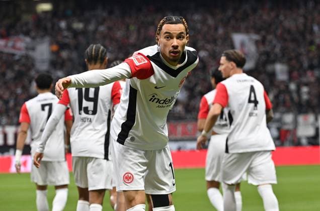 02 11 2024, xjrdrx, Soccer 1 Bundesliga, Eintracht Frankfurt VfL Bochum emspor, v l Hugo Ekitike Eintracht Frankfurt celebrate the goal, Der Torjubel zum 1 0 DFL DFB REGULATIONS PROHIBIT ANY USE OF PHOTOGRAPHS as IMAGE SEQUENCES and or QUASI VIDEO Frankfurt am Main