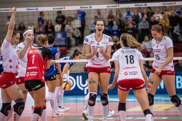 Nathalie Lemmens Dresdner SC, 04 , center is happy with team, cheering GER, Allianz MTV Stuttgart vs Dresdner SC Volleyball Bundesliga, VBL, season 2024 2025, 02 11 2024 GER, Allianz MTV Stuttgart vs Dresdner SC Volleyball Bundesliga, VBL, season 2024 2025, 02 11 2024 Stuttgart Copyright: xSandyxDinkelackerx EP_SDR