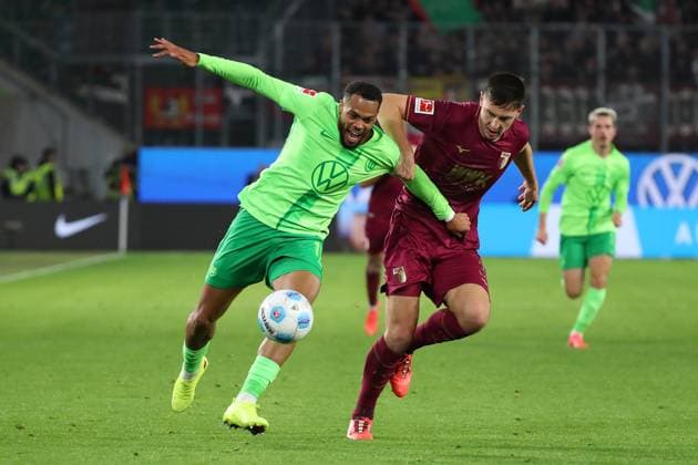 VfL vs Augsburg, 1 BL Wolfsburg, 02 11 2024, FOOTBALL VfL Wolfsburg vs FC Augsburg, 1 BL, Season 2024 25 Lukas Nmecha VfL Wolfsburg , Keven Schlotterbeck FC Augsburg Wolfsburg