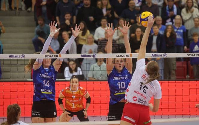 Stuttgart , Volleyball Bundesliga Women, Allianz MTV Stuttgart vs Dresdner SC , from left Kelsey Veltman Jolien Knollema Stgt Marta Levainska Dresden