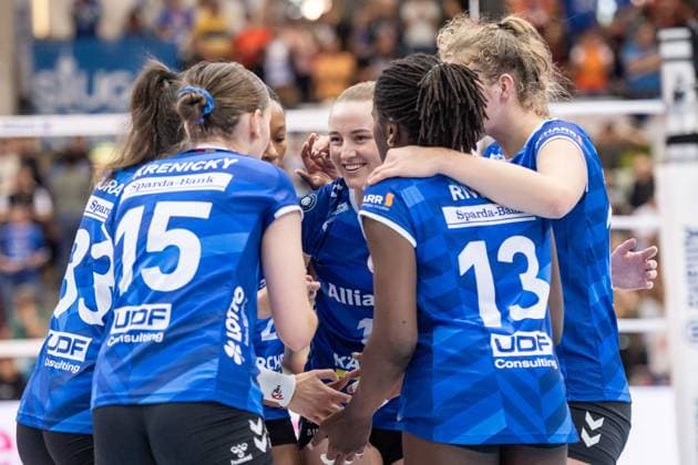 Kelsey Veltmann Allianz MTV Stuttgart, 14 , center joy, cheering with team GER, Allianz MTV Stuttgart vs Dresdner SC Volleyball Bundesliga, VBL, season 2024 2025, 02 11 2024 GER, Allianz MTV Stuttgart vs Dresdner SC Volleyball Bundesliga, VBL, season 2024 2025, 02 11 2024 Stuttgart Copyright: xSandyxDinkelackerx EP_SDR