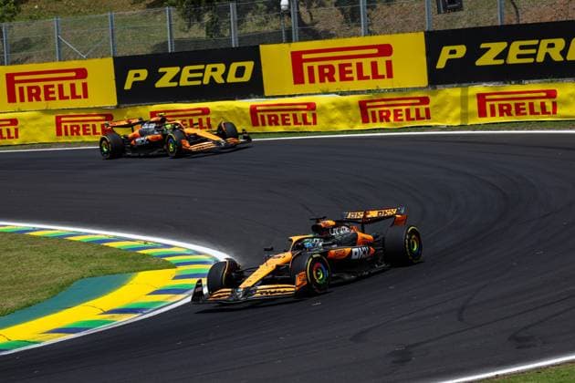 81 PIASTRI Oscar (aus), McLaren F1 Team MCL38, 04 NORRIS Lando (gbr), McLaren F1 Team MCL38, action during the Formula 1 Grande Premio de Sao Paulo 2024, 21th round of the 2024 Formula One World Championship, WM, Weltmeisterschaft from November 1 to 3, 2024 on the Interlagos Circuit, in Sao Paulo, Brazil - F1 - SAO PAULO GRAND PRIX 2024 DPPI Panoramic 241102_R21_BRASILE_DP_FG006128