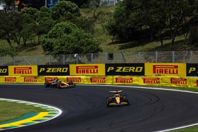 81 PIASTRI Oscar (aus), McLaren F1 Team MCL38, 04 NORRIS Lando (gbr), McLaren F1 Team MCL38, action during the Formula 1 Grande Premio de Sao Paulo 2024, 21th round of the 2024 Formula One World Championship, WM, Weltmeisterschaft from November 1 to 3, 2024 on the Interlagos Circuit, in Sao Paulo, Brazil - F1 - SAO PAULO GRAND PRIX 2024 DPPI Panoramic 241102_R21_BRASILE_DP_FG006150