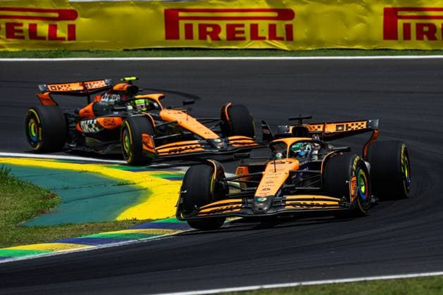 81 PIASTRI Oscar (aus), McLaren F1 Team MCL38, 04 NORRIS Lando (gbr), McLaren F1 Team MCL38, action during the Formula 1 Grande Premio de Sao Paulo 2024, 21th round of the 2024 Formula One World Championship, WM, Weltmeisterschaft from November 1 to 3, 2024 on the Interlagos Circuit, in Sao Paulo, Brazil - F1 - SAO PAULO GRAND PRIX 2024 DPPI Panoramic 241102_R21_BRASILE_DP_FG006175