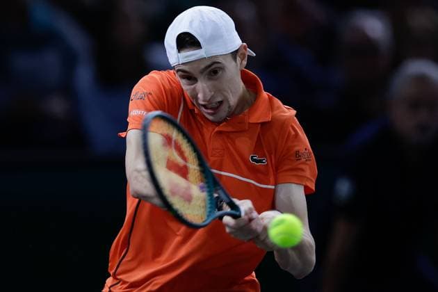 ROLEX PARIS MASTERS TENNIS 2024 Paris, 02 11 2024 Semi-final, Karen Abgarovich Khachanov Ugo Humbert FRA v l Ugo Humbert FRA plays a backhand Copyright: AntonioxBorga