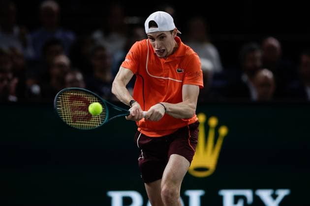 ROLEX PARIS MASTERS TENNIS 2024 Paris, 02 11 2024 Semi-final, Karen Abgarovich Khachanov Ugo Humbert FRA v l Ugo Humbert FRA plays a backhand Copyright: AntonioxBorga