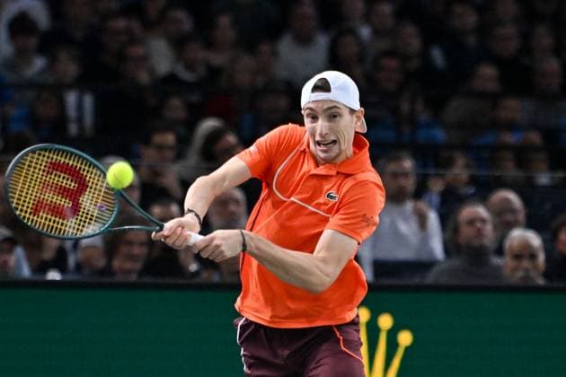 Rolex Paris Masters - Semi Finals French tennis player, Ugo Humbert, against Karen Khachanov during the semi finals of the Rolex Paris Masters 2024. Photo by Tomas Stevens ABACAPRESS.COM Paris France  Copyright: xStevensxTomas ABACAx