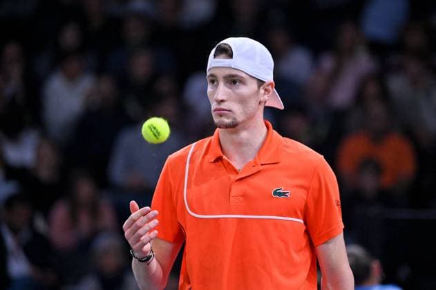 Rolex Paris Masters - Semi Finals French tennis player, Ugo Humbert, against Karen Khachanov during the semi finals of the Rolex Paris Masters 2024. Photo by Tomas Stevens ABACAPRESS.COM Paris France  Copyright: xStevensxTomas ABACAx