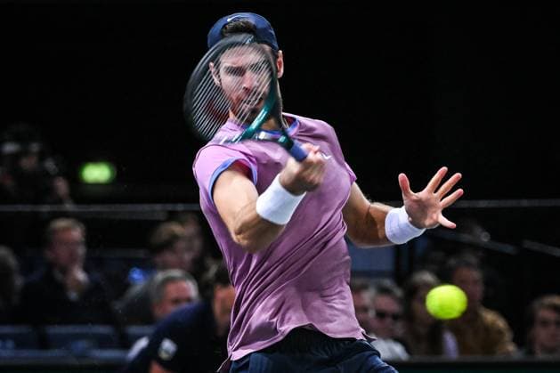 November 2, 2024, Paris, France, France: Karen KHACHANOV of Russia during the six day of the Rolex Paris Masters 1000 tennis tournament at Accor Arena on November 02, 2024 in Paris, France. Paris France - ZUMAm308 20241102_zsp_m308_027 Copyright: xMatthieuxMirvillex