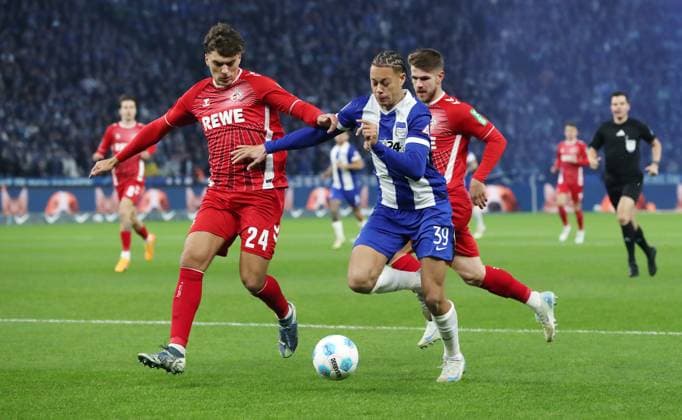 Julian Pauli, Derry Scherhant duel match scene Action Sport Football Soccer DFL 2 Bundesliga Men 11 Matchday Season 2024 2025 02 11 2024 Hertha BSC Berlin vs 1 FC Köln DFL regulations prohibit any use of photographs as image sequences and or quasi video