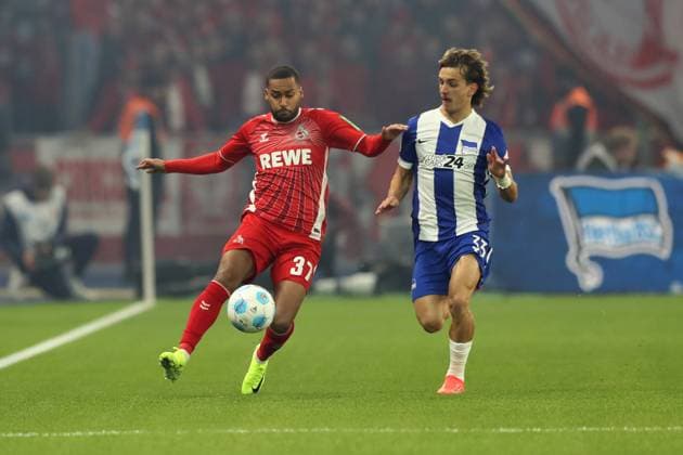 02 11 2024, xtgx, Fussball 2 Bundesliga, Hertha BSC Berlin 1 FC Köln emspor, v l Linton Maina 1 FC Köln, Koeln Michal Karbownik Hertha BSC Berlin Zweikampf, Aktion, action, battle for the ball DFL DFB REGULATIONS PROHIBIT ANY USE OF PHOTOGRAPHS as IMAGE SEQUENCES and or QUASI VIDEO Berlin
