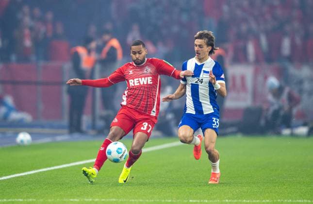 Soccer, Men, Season 2024 2025, 2 Bundesliga 11 Matchday , Hertha BSC 1 FC Köln, v l Linton Maina 1 FC Köln , Michal Karbownik Hertha BSC , 02 11 2024, Copyright: xSebastianxRäppold MatthiasxKochx