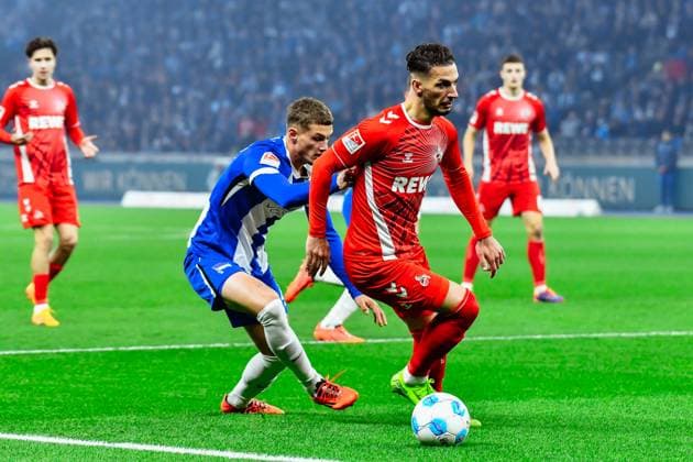 02 11 2024, xlakx, Fußball 2 Bundesliga, Hertha BSC Berlin 1 FC Köln emspor, v l Michael Cuisance Hertha BSC 27 ,Leart Paqarada 1 FC Köln 17 ,Zweikampf, Duell, Kampf, tackle DFL DFB REGULATIONS PROHIBIT ANY USE OF PHOTOGRAPHS as IMAGE SEQUENCES and or QUASI VIDEO Daniel Lakomski Jan Huebner Berlin Daniel Lakomski