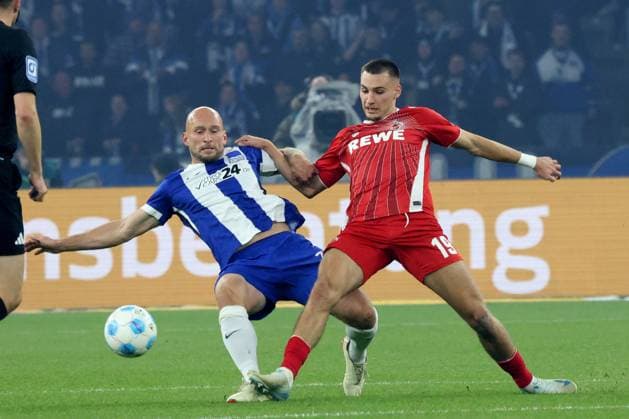 DEU, DFL, 2 FBL, Hertha BSC vs 1 FC Koeln, 02 11 2024, Berliner Olympiastadion, Berlin, DEU, DFL, 2 FBL, Hertha BSC vs 1 FC Koeln, im Bild Toni Leistner Hertha BSC Berlin 37 , Tim Lemperle 1 FC Koeln 19 DFL regulations prohibit any use of Photographs as image sequences and or quasi video Foto Juergen Engler nordphoto GmbH nordphotoxGmbHx xEngler nph00076
