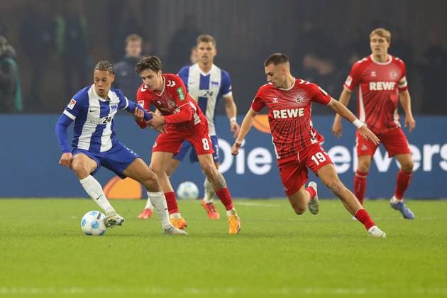 02 11 2024, xtgx, Soccer 2 Bundesliga, Hertha BSC Berlin 1 FC Köln emspor, v l Derry Scherhant Hertha BSC Berlin Denis Huseinbasic 1 FC Köln, Koeln Tim Lemperle 1 FC Köln, Koeln Zweikampf, Aktion, action, battle for the ball DFL DFB REGULATIONS PROHIBIT ANY USE OF PHOTOGRAPHS as IMAGE SEQUENCES and or QUASI VIDEO Berlin