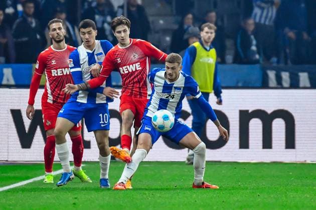 02 11 2024, xlakx, Fußball 2 Bundesliga, Hertha BSC Berlin 1 FC Köln emspor, v l Ibrahim Maza Hertha BSC 10 ,Denis Huseinbasic 1 FC Köln 8 ,Michael Cuisance Hertha BSC 27 ,Zweikampf, Duell, Kampf, tackle DFL DFB REGULATIONS PROHIBIT ANY USE OF PHOTOGRAPHS as IMAGE SEQUENCES and or QUASI VIDEO Daniel Lakomski Jan Huebner Berlin Daniel Lakomski