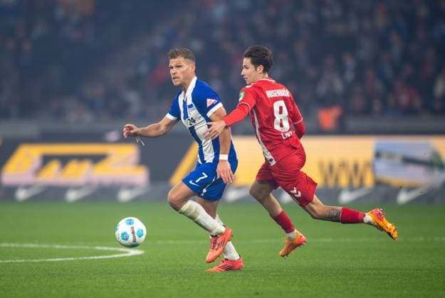 Soccer, Men, Season 2024 2025, 2 Bundesliga 11 Matchday , Hertha BSC 1 FC Köln, v l Florian Niederlechner Hertha BSC , Denis Huseinbasic 1 FC Köln , 02 11 2024, Copyright: xSebastianxRäppold MatthiasxKochx