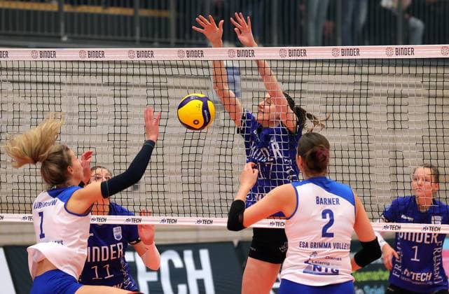 BAU 02 11 2024, Germany, Weissach, Volleyball 2 Bundesliga Women Pro, Binder Blaubären Flacht vs ESA Grimma Volleys, f l Marie Dreblow ESA , Britta Schammer Flacht , Theresa Barner ESA