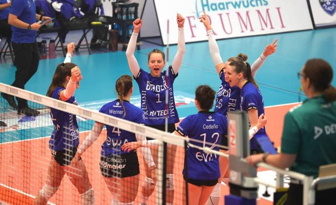BAU 02 11 2024, Germany, Weissach, Volleyball 2 Bundesliga Women Pro, Binder Blaubären Flacht vs ESA Grimma Volleys, Jubel Flacht
