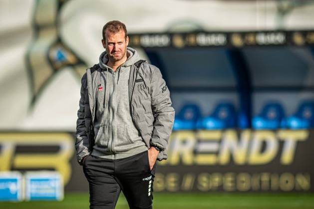 Rostock, Germany 02 November 2024 3 Liga 2024 2025 FC Hansa Rostock vs VfL Osnabrück In the picture Coach Pit Reimers VfL Osnabrück DFB regulations prohibit any use of photographs as image sequences and or quasi video Copyright: xFotostandx xVoelkerx