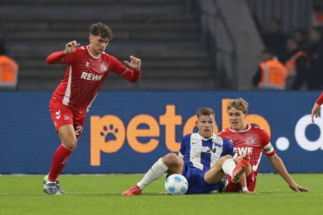 02 11 2024, xtgx, Fussball 2 Bundesliga, Hertha BSC Berlin 1 FC Köln emspor, v l Julian Pauli 1 FC Köln, Koeln Florian Niederlechner Hertha BSC Berlin Timo Huebers Hübers 1 FC Köln, Koeln Zweikampf, Aktion, action, battle for the ball DFL DFB REGULATIONS PROHIBIT ANY USE OF PHOTOGRAPHS as IMAGE SEQUENCES and or QUASI VIDEO Berlin